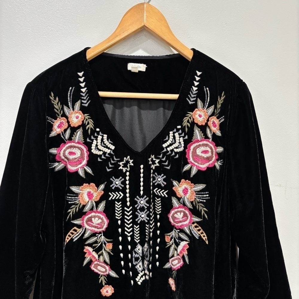 Kyla Seo Velvet Embroidered Floral Tunic Top Women’s Size Medium - Picture 2 of 11
